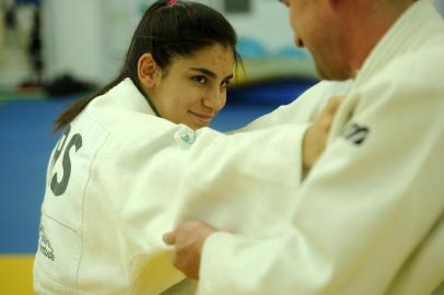  CAXIAS DO SUL, RS, BRASIL, 07/10/2016. A judoca Maria Angelina Andreola da Rosa Cardoso dos Reis, 14 anos, compete na categoria até 53 kg. Maria já foi bicampeã brasileira e sulamericana de judô. Atualmente ela é campeã brasileira sub-15. (Diogo Sallaberry/Agência RBS)