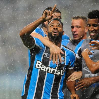  

PORTO ALEGRE, RS, BRASIL, 04-03-2017. Gre-nal 412: Grêmio recebe, neste sábado, o Inter no clássico de número 412 na Arena. Partida é válida pela sexta rodada do Gauchão. (FÉLIX ZUCCO/AGÊNCIA RBS)