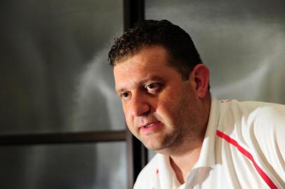  CAXIAS DO SUL, RS, BRASIL, 07/03/2017. Gabriel Citton volta a assumir o comando técnico da Apahand na temporada de 2017. O time voltará a disputar a Liga Nacional de Handebol Feminino. (Porthus Junior/Agência RBS)