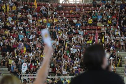  

PORTO ALEGRE, RS, BRASIL 08/03/2017 - CPERS realiza assembleia e aprova greve para o dia 15 de março, junto a greve nacional da educaçao (FOTO: ANDRÉ ÁVILA/AGÊNCIA RBS).