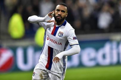 70008756Alexandre Lacazette após marcar sobre o RomaEditoria: SPOLocal: Décines-CharpieuIndexador: ROMAIN LAFABREGUESecao: soccerFonte: AFPFotógrafo: STR