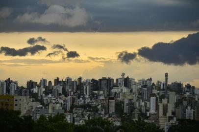  PORTO ALEGRE, RS, BRASIL 09/03/2017 - Chuva em Porto Alegre. (FOTO: TADEU VILANI/AGÊNCIA RBS).