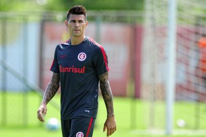  PORTO ALEGRE, RS, BRASIL, 06-03-2017. Treino do Inter no CT Parque Gigante com a apresentação do novo zagueiro, Cuesta. Na foto: Victor Cuesta (FERNANDO GOMES/AGÊNCIA RBS)