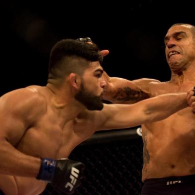 UFC Fight Night: Belfort x Gastelum

FORTALEZA, CE - 12.03.2017: UFC FIGHT NIGHT: BELFORT X GASTELUM - Vitor Belfort e Kelvin Gastelum durante o UFC Fight Night: Belfort x Gastelum realizada no Centro de Formação Olímpica em Fortaleza, CE. (Foto: Reinaldo Reginato/Fotoarena/Lancepress!)

Editoria: SPO
Indexador: Reinaldo Reginato
Fonte: Agência Lancepress!