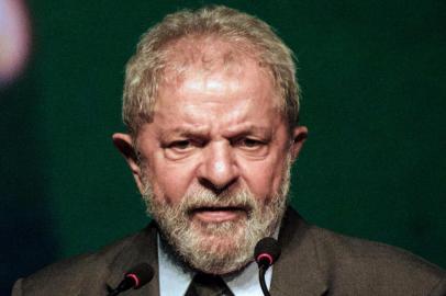  Brazil's former president (2003-2011) Luiz Inacio Lula da Silva speaks during the second congress of the IndustriALL Global Union in Rio de Janeiro, Brazil on October 4, 2016.IndustriALL Global Union represents workers in the mining, energy and manufacturing sectors in 140 countries around the world. / AFP PHOTO / YASUYOSHI CHIBAEditoria: LABLocal: Rio de JaneiroIndexador: YASUYOSHI CHIBASecao: unionsFonte: AFPFotógrafo: STF