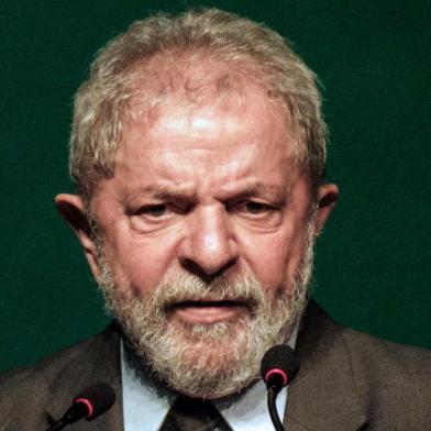  Brazil's former president (2003-2011) Luiz Inacio Lula da Silva speaks during the second congress of the IndustriALL Global Union in Rio de Janeiro, Brazil on October 4, 2016.IndustriALL Global Union represents workers in the mining, energy and manufacturing sectors in 140 countries around the world. / AFP PHOTO / YASUYOSHI CHIBAEditoria: LABLocal: Rio de JaneiroIndexador: YASUYOSHI CHIBASecao: unionsFonte: AFPFotógrafo: STF