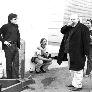 From left, Peter Bogdanovich, Bill Weaver, Orson Welles and Oja Kodar no ste de  The Other Side of the Wind