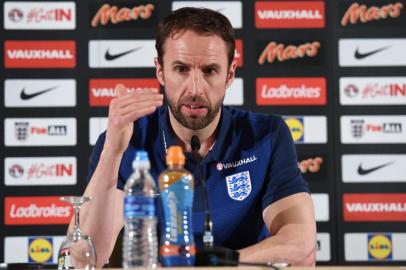 Englands Manager Gareth Southgate addresses a press conference in Essen, western Germany, on March 21, 2017, on the eve of the friendly football match between Germany and England, whiich is also Lukas Podolskis last match with the German team. / AFP PHOTO / Patrik STOLLARZ