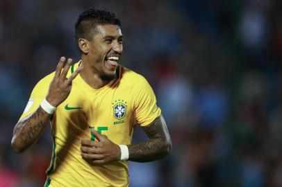 MONTEVIDÉU, URUGUAI, 23/03/2017. Uruguai x Brasil, jogo válido pelas eliminatórias da Copa do Mundo 2018 e realizado no estádio Centenário, em Montevidéu. Na foto, comemoração do terceiro gol da Seleção Brasileira marcado por Paulinho. (Pedro Martins/ MoWa Press)