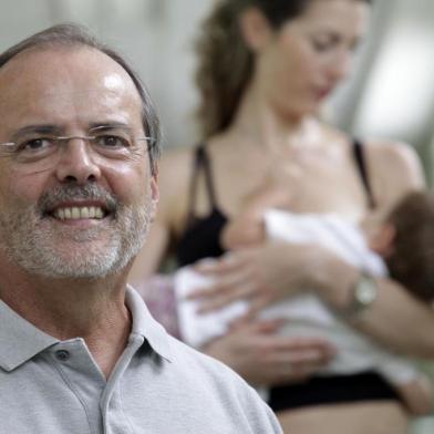  O médico gaúcho Cesar Gomes Victora foi anunciado hoje como vencedor do prêmio Gairdner de Saúde Global pelo conjunto de seus estudos na área de amamentação e nutrição materno-infantil, que produziram profundo impacto para a saúde nos países em desenvolvimento. Ele é o primeiro cientista brasileiro a ser contemplado com a premiação, uma das mais respeitadas mundialmente na área de ciências da saúde. 