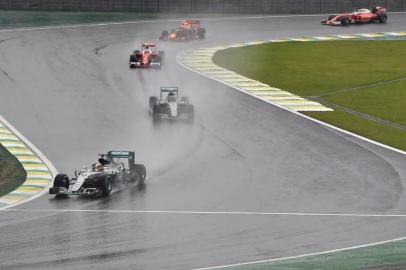 605575447

Mercedes AMG Petronas F1 Teams British driver Lewis Hamilton (L) leads the first lap behind the safety car during the Brazilian Grand Prix, at the Interlagos circuit in Sao Paulo, Brazil, on November 13, 2016.  / AFP PHOTO / Miguel SCHINCARIOL

Editoria: SPO
Local: Sao Paulo
Indexador: MIGUEL SCHINCARIOL
Secao: motor racing
Fonte: AFP
Fotógrafo: STR