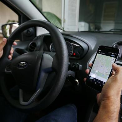  GRAVATAÍ, BRASIL, 07-01-2016. Motorista do Uber critica algumas ações do aplicativo. (CARLOS MACEDO/AGÊNCIA RBS)