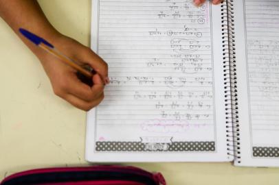  PORTO ALEGRE, RS, BRASIL 11/11/2016 - A aluna Ana Cláudia Pires Varella, aluna do 9º do ensino fundamental, tem bolsa de estudos integral para estudar no Colégio Farroupilha - Unidade Correia Lima. (ANDERSON FETTER/AGÊNCIA RBS).Indexador: Anderson Fetter