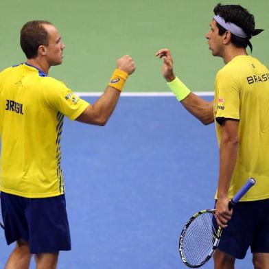 Marcelo Melo e Bruno Soares foram perdem para dupla belga. Terceira derrota deixa o Brasil fora do Grupo Mundial