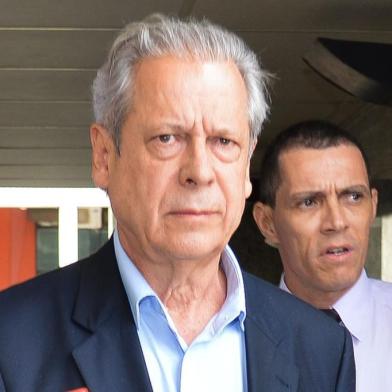  

Dirceu é liberado para cumprir prisão no regime aberto.