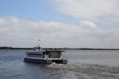  PORTOALEGRE-RS-BR 12.04.2017Catamarã ameaça parar se não houver limpeza do canal que liga o terminal de Guaíba ao canal do Guaíba.FOTÓGRAFO: TADEUVILANI - AGÊNCIARBS DG