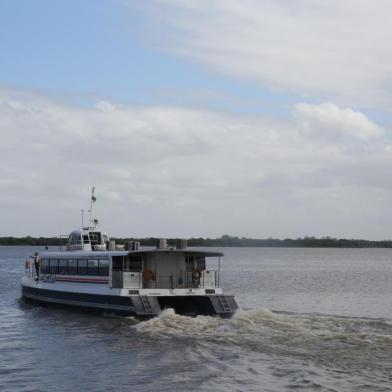  PORTOALEGRE-RS-BR 12.04.2017Catamarã ameaça parar se não houver limpeza do canal que liga o terminal de Guaíba ao canal do Guaíba.FOTÓGRAFO: TADEUVILANI - AGÊNCIARBS DG