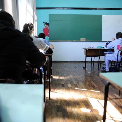  SÃO MARCOS, RS, BRASIL, 13/04/2017 -  A falta de professores tem alterado a rotina dos estudantes da região. Em São Marcos, os estudantes da escola Maranhão estão sem professor para diversas áreas. Enquanto a escola conseguir, vai pagar professores substitutos, porém, para a proxima semana, não há essa previsão, e os alunos serão dispensdados mais cedo. Em alguns casos, turmas sem professor passam o tempo com atividades como vôlei. (Marcelo Casagrande/Agência RBS)