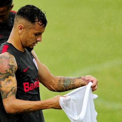  PORTO ALEGRE, RS, BRASIL 13/02/2017 - Imagens do treino do Inter que aconteceu agora a tarde no CT Parque Gigante. Na foto: Lateral Alemão. (FOTO: BRUNO ALENCASTRO/AGÊNCIA RBS).