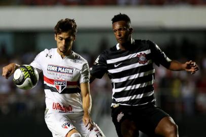 SÃO PAULO X CORINTHIANS

SP - PAULISTÃO/SÃO PAULO X CORINTHIANS - ESPORTES - Jô, do Corinthians, em lance com Rodrigo Caio, do São Paulo, durante partida válida pelas   semifinais do Campeonato Paulista 2017, no Estádio do Morumbi, na capital paulista, neste   domingo.   16/04/2017 - Foto: LUIS MOURA/WPP/ESTADÃO CONTEÚDO

Editoria: ESPORTES
Local: SÃO PAULO
Indexador: LUIS MOURA
Fotógrafo: WPP