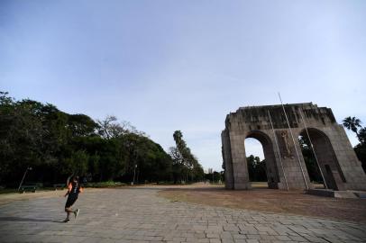  

PORTO ALEGRE, RS, BRASIL, 20-04-2017. Tempo em Porto Alegre. (RONALDO BERNARDI/AGÊNCIA RBS)