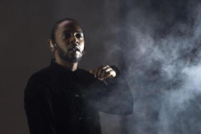 Rapper Kendrick Lamar performs at the Coachella Valley Music And Arts Festival on April 16, 2017, in Indio, California. / AFP PHOTO / VALERIE MACON