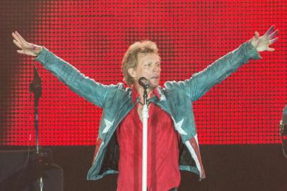 Jon Bon Jovi (L) and David Bryan of the American rock band Bon Jovi perform during the Rock in Rio music festival in Rio de Janeiro, Brazil, on September 21, 2013. AFP PHOTO / YASUYOSHI CHIBA