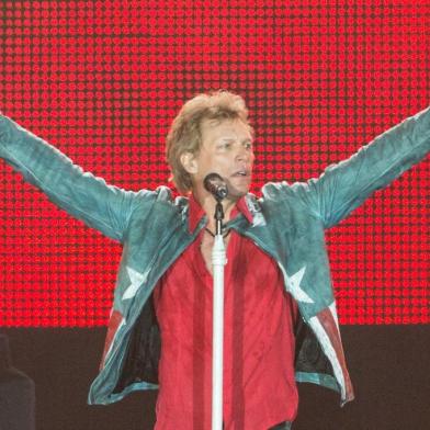 Jon Bon Jovi (L) and David Bryan of the American rock band Bon Jovi perform during the Rock in Rio music festival in Rio de Janeiro, Brazil, on September 21, 2013. AFP PHOTO / YASUYOSHI CHIBA