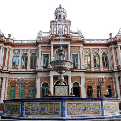 Fachada do Paço Municipal, sede da prefeitura de Porto Alegre