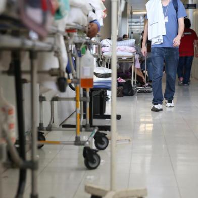  SÃO JOSÉ, SC, BRASIL, 03-05-2017: Emergência do Hospital Regional é fechada.