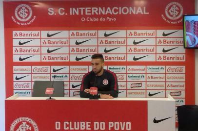  Léo Ortiz fala em entrevista coletiva antes da final do Inter contra o NH.