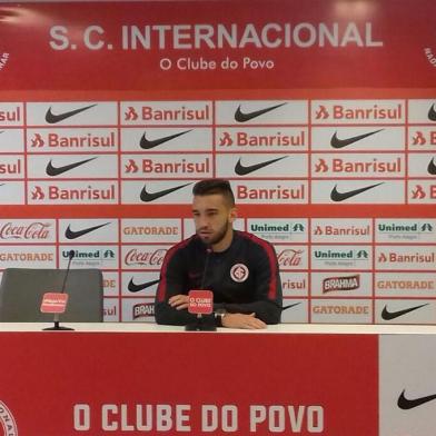  Léo Ortiz fala em entrevista coletiva antes da final do Inter contra o NH.