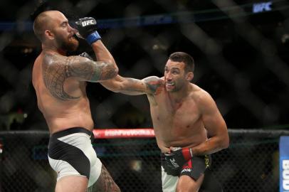 UFC 203: Miocic v OvereemCLEVELAND, OH - SEPTEMBER 10: Fabricio Werdum punches Travis Browne during the UFC 203 event at Quicken Loans Arena on September 10, 2016 in Cleveland, Ohio.   Rey Del Rio/Getty Images/AFPEditoria: SPOLocal: ClevelandIndexador: Rey Del RioFonte: GETTY IMAGES NORTH AMERICAFotógrafo: STR