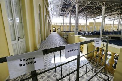  PORTO ALEGRE, RS, BRASIL, 10-05-2017: Obras da restauração do Mercado Público de Porto Alegre, em função do incêndio no ano de 2013, estão paralizadas, e o segundo andar segue com setor interditado (FOTO FÉLIX ZUCCO/AGÊNCIA RBS, Editoria SuaVida).