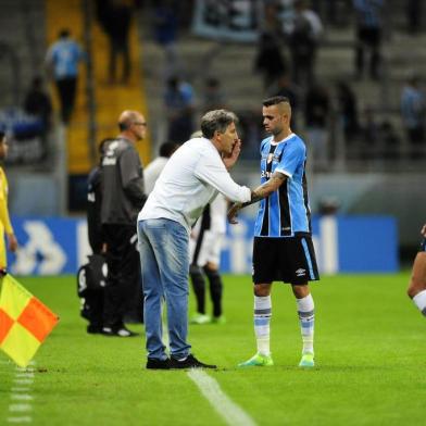  PORTO ALEGRE, RS, BRASIL 15/05/2017 - Grêmio enfrenta o Botafogo neste domingo, na Arena, em sua estreia no Campeonato Brasileiro 2017. (FOTO: CARLOS MACEDO/AGÊNCIA RBS).