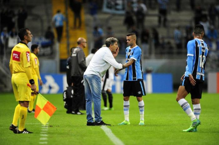 Meia-atacante Luan retorna ao Grêmio e assina até o final da temporada