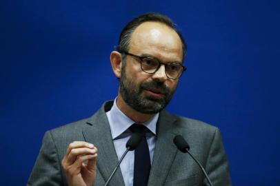 Esta foto de arquivo tomada em 11 de maio de 2017 mostra prefeito de Le Havre Edouard Philippe falando como ele apresenta os candidatos para a "La Republique en marche" partido antes das eleições parlamentares de Junho (legislativo) em Le Havre, noroeste da França./ AFP PHOTO / CHARLY TRIBALLEAU