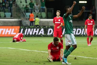 PALMEIRAS X INTERNACIONALSP - COPA DO BRASIL/PALMEIRAS X INTERNACIONAL - ESPORTES - Léo Ortiz, do Internacional, lamenta gol contra marcado a favor do Palmeiras, em partida   válida pelas oitavas de final da Copa do Brasil 2017, no Allianz Parque, em São Paulo,   nesta quarta-feira (17).   17/05/2017 - Foto: MARCELLO FIM/RAW IMAGE/ESTADÃO CONTEÚDOEditoria: ESPORTESLocal: SÃO PAULOIndexador: MARCELLO FIMFotógrafo: RAW IMAGE