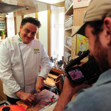  CAXIAS DO SUL, RS, BRASIL, 17/05/2017. Chef Rodrigo Werner de Oliveira grava programa Truques de Cozinha, que estreia neste sábado (dia 20 de maio) na Band RS. (Porthus Junior/Agência RBS)