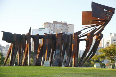  PORTO ALEGRE, RS, BRASIL 17/05/2017 - Monumento aos Açorianos na Loureiro da Silva. (FOTO: ROBINSON ESTRÁSULAS/AGÊNCIA RBS)