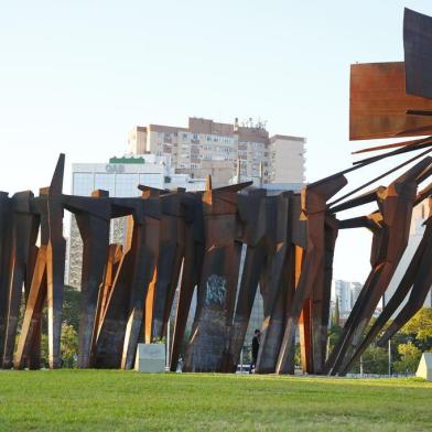  PORTO ALEGRE, RS, BRASIL 17/05/2017 - Monumento aos Açorianos na Loureiro da Silva. (FOTO: ROBINSON ESTRÁSULAS/AGÊNCIA RBS)