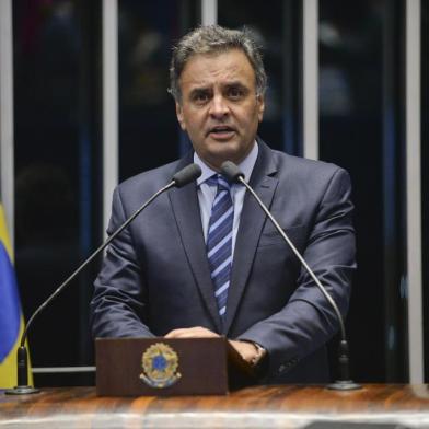 Plenário do Senado durante sessão deliberativa extraordinária que decidirá pela aprovação ou rejeição do relatório favorável à admissibilidade do processo de impeachment da presidente Dilma Rousseff. Senador Aécio Neves (PSDB-MG) em pronunciamento. E/D:senador Aécio Neves (PSDB-MG);senadora Simone Tebet (PMDB-MS) Foto: Geraldo Magela/Agência Senado