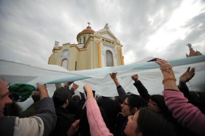  FARROUPILHA, RS, BRASIL, 26/05/2016. Um público de 100 mil devotos compareceu ao Santuário de Nossa Senhora de Caravaggio, em Farroupilha, nesta quinta-feira, primeiro dia da 137ª romaria dedicada à santa. (Diogo Sallaberry/Agência RBS)