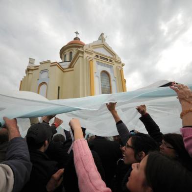  FARROUPILHA, RS, BRASIL, 26/05/2016. Um público de 100 mil devotos compareceu ao Santuário de Nossa Senhora de Caravaggio, em Farroupilha, nesta quinta-feira, primeiro dia da 137ª romaria dedicada à santa. (Diogo Sallaberry/Agência RBS)