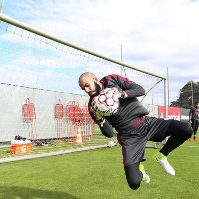 Goleiro do Inter Danilo Fernandes