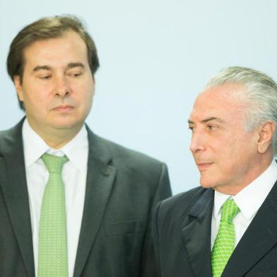 Cerimônia em comemoração ao Dia Mundial do Meio Ambiente

DF - DIA DO MEIO AMBIENTE/MICHEL TEMER - POLÍTICA - O presidente da República, Michel Temer   (PMDB)(d), e o presidente da Câmara dos   Deputados, Rodrigo Maia (DEM-RJ),   durante cerimônia em comemoração ao Dia   Mundial do Meio Ambiente, no Palácio do   Planalto, em Brasília, nesta segunda-  feira, 5.    05/06/2017 - Foto: DANIEL TEIXEIRA/ESTADÃO CONTEÚDO

Editoria: POLÍTICA
Local: BRASÍLIA
Indexador: DANIEL TEIXEIRA
Fonte: ESTADAO CONTEUDO
Fotógrafo: ESTADÃO CONTEÚDO