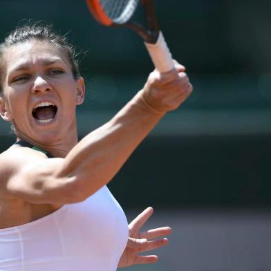  

Romanias Simona Halep returns the ball to Ukraines Elina Svitolina during their tennis match at the Roland Garros 2017 French Open on June 7, 2017 in Paris.  / AFP PHOTO / Eric FEFERBERG

Editoria: SPO
Local: Paris
Indexador: ERIC FEFERBERG
Secao: tennis
Fonte: AFP
Fotógrafo: STF