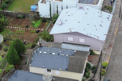 VERANÓPOLIS, RS, BRASIL, 08/06/2017 -Chuva de pedra causa estragos em mais de 500 casas em Veranópolis. Cidade vista da torre do restaurante. (Felipe Nyland/Agência RBS)