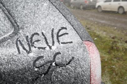  URUPEMA, SC, BRASIL, 09/06/2017 - Primeiros momentos da neve no morro das Antenas, em Urupema