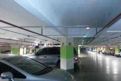 Com a finalidade de proporcionar agilidade aos usuários dos estacionamentos, o Shopping San Pelegrino instalou um sistema moderno e inédito em Caxias do Sul. O painel indicador de vagas chega para auxiliar os visitantes a identificar com mais rapidez a quantidade de vagas existentes em cada área do estacionamento. A estrutura conta com indicadores de vagas que apresentam iluminadores individuais.